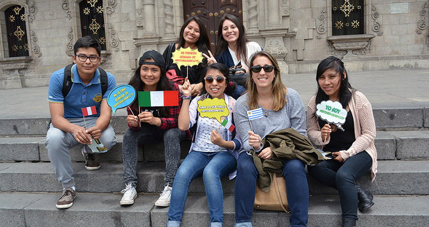 Alumnos De Arequipa Y Extranjeros Del Programa De Intercambio Académico Recorrieron Espacios Históricos Del Centro De Lima