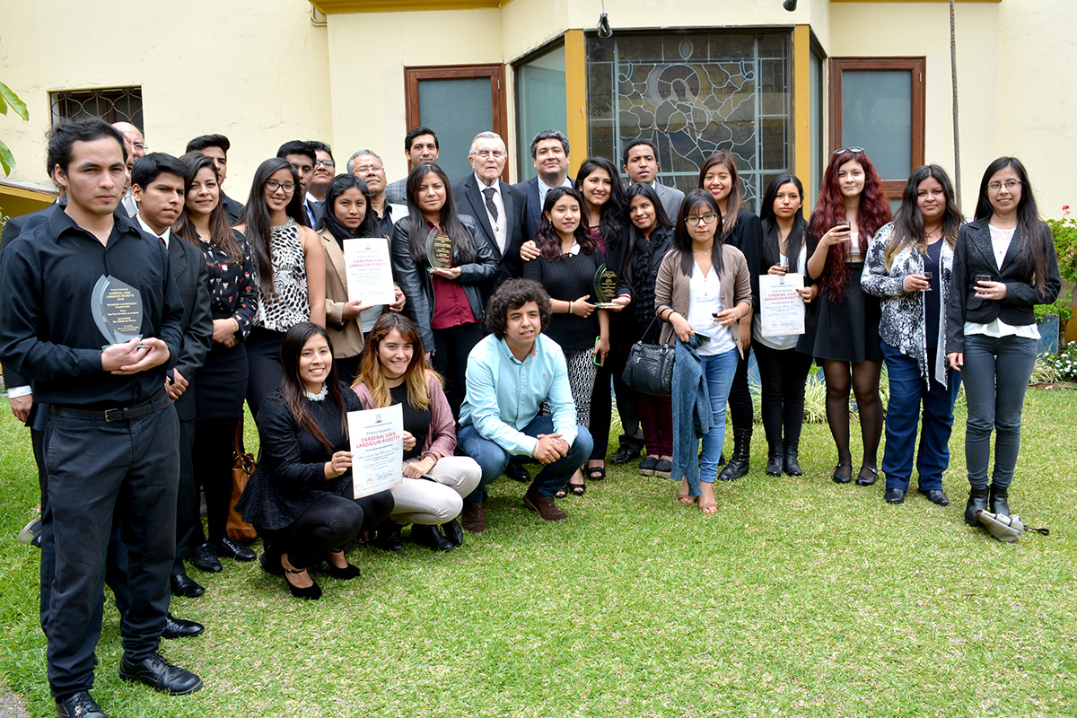 Alumnos De La USMP Destacan En Premiación Del Concurso Nacional De Periodismo Cardenal Landazuri 2016